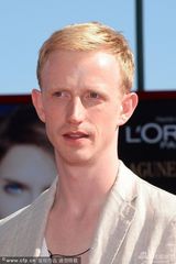 组图：《警官之妻》首映 双胞胎小萌娃亮相抢镜