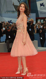 组图：《大师》首映杰昆洒脱不羁 两女星华服争艳