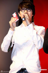 组图：方大同明年初发新专辑 以拿手的蓝调为主