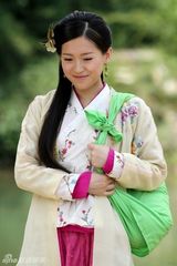 组图：《倾城雪》曝剧照 苏青古装造型温婉淡雅