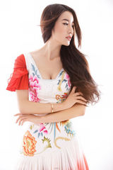 组图：温馨生活写真大片 显魅力大气端庄