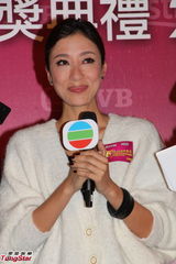 组图：杨怡和马国明登马来西亚视帝视后宝座