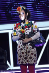 组图：hold住姐说相声造型似芙蓉 坦言多人追求