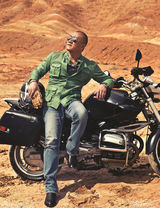 组图：胡军全新户外大片 硬汉重走“丝绸之路”