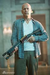 组图：《虎胆龙威5》新剧照 布鲁斯威猛依旧