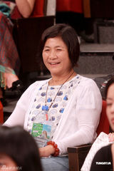 幻灯图：曾志伟五彩现身《奖门人》 王喜秀肌肉 