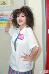 组图：李若彤李丽珍等扮学生妹拍TVB剧集广告