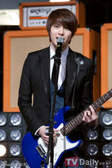 组图：韩国某节目现场公开 SHINee力压BigBang夺冠