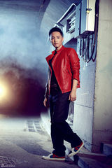 组图：《风影》李卓霖红衣雅痞目光如炬