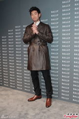 组图：张静初期待浪漫异国恋 高以翔力挺小S