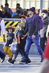 高清组图：贝克汉姆带三个儿子迪斯尼乐园游玩