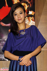 组图：陈意涵出席活动自嘲金马红毯礼服尺度小