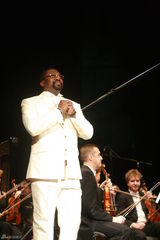 高清图：陕北民歌唱响欧洲 郝歌RNB曲风演绎