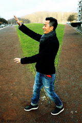 组图：黄轩柏林街拍 情人节和电影的约会