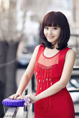 组图：张佳宁情人节曝写真贺岁秀甜蜜