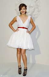 幻灯图集：杰西卡-阿尔芭白裙秀女人味 和伊万同台