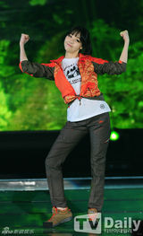 组图：SHINee等亮相活动 Rainbow等T台走秀