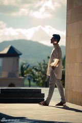 组图：严屹宽杂志写真曝光  优雅型男玩度假风