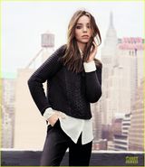 组图：米兰达拍大片 时尚休闲显干练