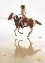 幻灯图：吉赛尔-邦臣孕味十足 分享健康妈妈心得