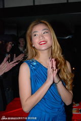 幻灯图：“宝马女”倪睿思助阵酒吧开业 造型惹眼