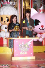 高清组图：金桢勋香港会粉丝 亲密拥抱送飞吻