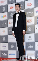 组图：群星闪耀第18届釜山国际电影节红地毯