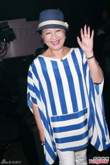 组图：钟嘉欣开唱似百变公主 郑欣宜等助阵