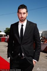 组图：《圣餐》首映 导演领衔电影人黑衣亮相