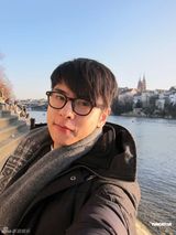 组图：许廷铿赴瑞士交流登少女峰怀念香港美食