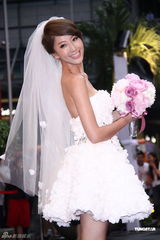 组图：隋棠婚纱装出席《犀利人妻》电影版首映