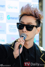 组图：SJ宣传个唱黑装帅酷 4月征战南美