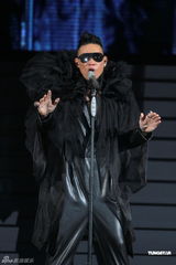 组图：苏永康香港开唱众星捧场 与钟镇涛互戴高帽