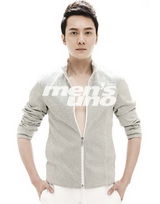 组图：冯绍峰写真登封面 低调作风展露新绅士态度