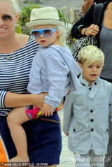 高清图：格温背心长裙举家现身 带爱子感受气氛