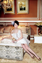 幻灯图：车永莉家居写真曝光 复古婉约百变宅女