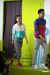 组图：Angelababy与彭于晏运动装活力十足