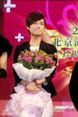 幻灯组图：李宇春韩红不务正业聊火锅 王蓉容貌大变