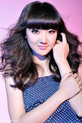 组图：新人于瑛楠时尚大片 外形甜美娇俏可人