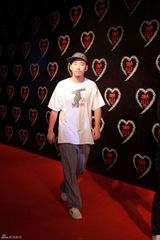 高清图：近百位明星闪耀上海华谊之夜红毯