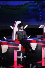 组图：华晨宇快男夺冠欧豪惜败 春春笔笔拥抱