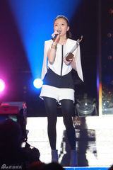 组图：香港唱片销量大奖 汪明荃郑少秋携手献唱