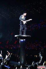 组图：五月天“末日”开唱 5万人朝圣支持