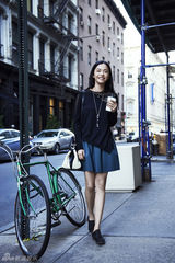 组图：姚晨街拍美腿醒目 网友送昵称“腿姐”