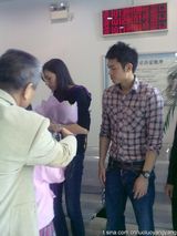 组图：林丹谢杏芳领结婚证曝光 情侣写一生契约