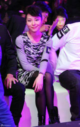 组图：江一燕潮范亮相时尚抢镜 身价飙升受品牌青睐