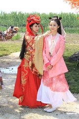 组图：Twins再度合体 美艳女妖造型曝光