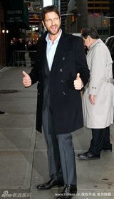 幻灯图：甜姐安妮斯顿做客脱口秀 大展招牌笑容 