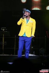 高清图：张震岳香港开唱民族风 谢安琪等助阵