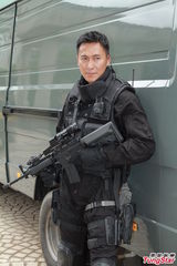 组图：新剧《飞虎II》开工 马德钟拍戏不忘耍帅